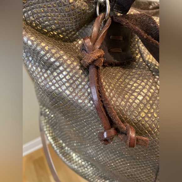 Y2K Sofia C.  leather bag w/shimmer gold snakeskin fabric & silver hardware 🤎💛 - Picture 7 of 15
